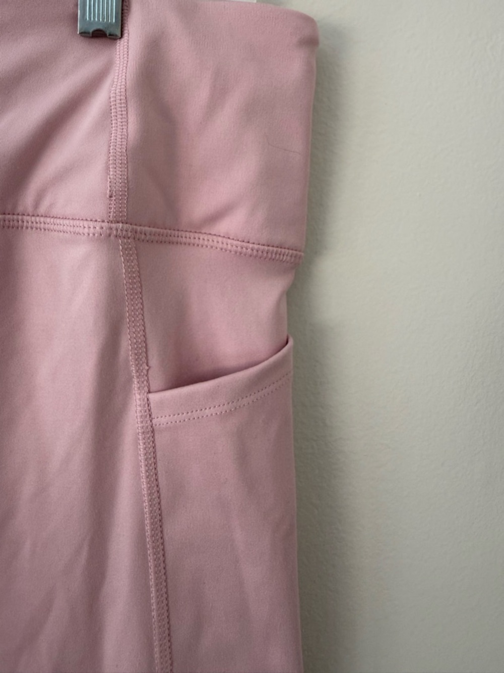 Victoria's Secret VSX Essential
High Rise Pocket Legging Sz XL
Chalk Rose - NWT - Picture 7 of 14